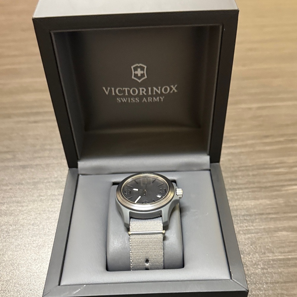 Victorinox Swiss Army Grey Watch 241515